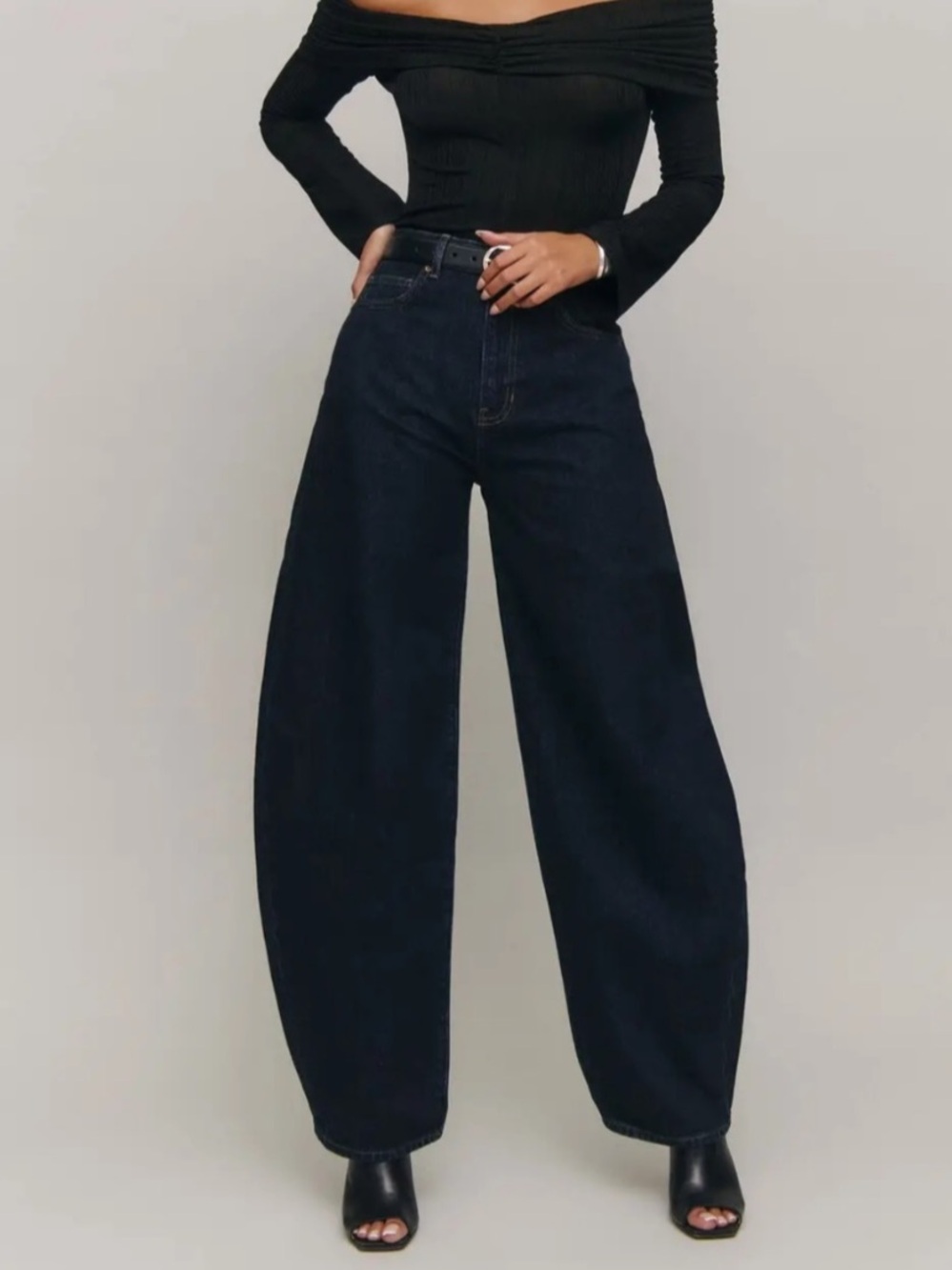 NWOT Reformation High Rise Ollie Barrel Leg Jeans Women Sz 29